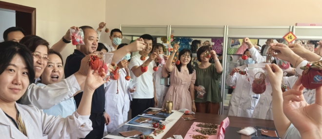 巧手傳古韻  香囊寄端陽(yáng)---市三院團(tuán)總支開(kāi)展“我們的節(jié)日·端午”中醫(yī)藥文化傳承活動(dòng)